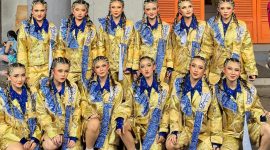 Vanessa berpose bersama timnya usai meraih penghargaan Most Favorite Dance 2026. PJ/Dok