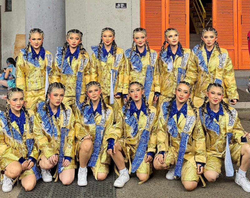 Vanessa berpose bersama timnya usai meraih penghargaan Most Favorite Dance 2026. PJ/Dok