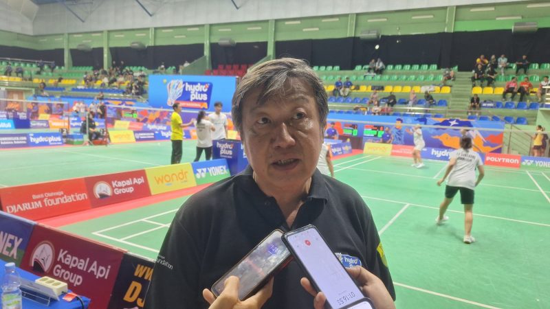 Ketua Harian Pengprov PBSI Jawa Barat Gianto Hartono, SE saat memberi keterangan kepada wartawan terkait event HYDROPLUS Sirnas A 2026. PJ/Dok