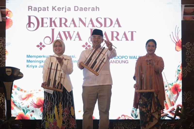 Farhan dorong penguatan kolaborasi melalui pertukaran produk UMKM melalui Gallery Dekranada Kota Bandung. PJ/Dok