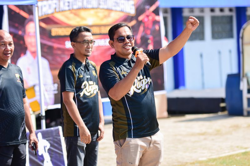Ketua Umum Rugby Jawa Barat H. Aceng saat memantau persiapan Kabupaten Sumedang selaku tuan rumah Cabor Rugby di Porprov XV tahun 2026.