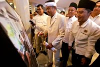 Gubernur Jabar KDM didampingi Ketua PWI Jabar Tantan Sukthon dan Sekretaris Sandi usai Pengukuhan Pengurus PWI Jabar periode 2026-2031 di Gedung Merdeka, Bandung. PJ/Dok