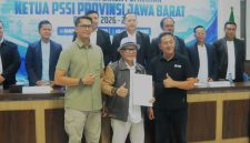 Buky (bertopi) calon tunggal Ketua Asprov PSSI Jabar periode 2026- 2030. PJ/Joel