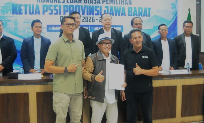 Buky (bertopi) calon tunggal Ketua Asprov PSSI Jabar periode 2026- 2030. PJ/Joel