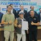 Buky (bertopi) calon tunggal Ketua Asprov PSSI Jabar periode 2026- 2030. PJ/Joel