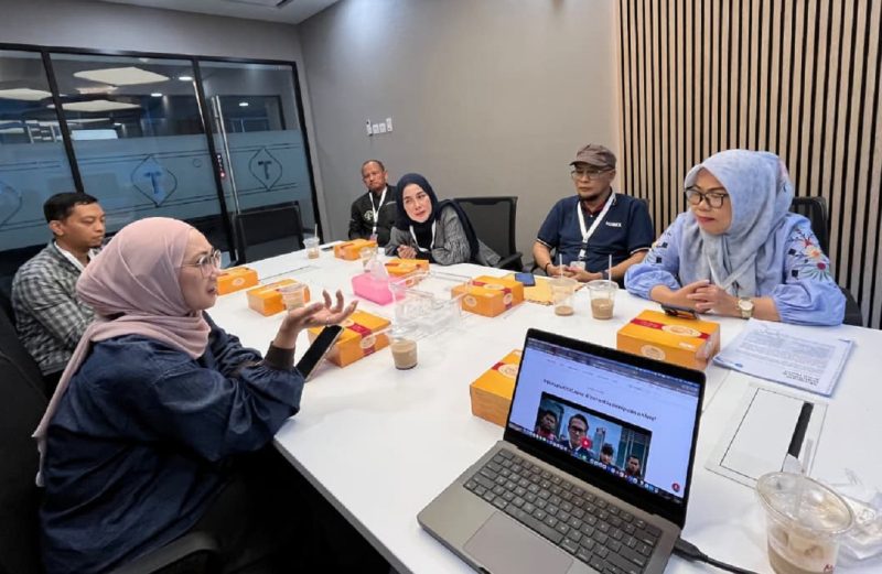PWI Jabar bersama JHB memenuhi undangan KOMDIGI di Jakarta hari ini terkait perlindungan masyarakat dari kejahatan AI. 