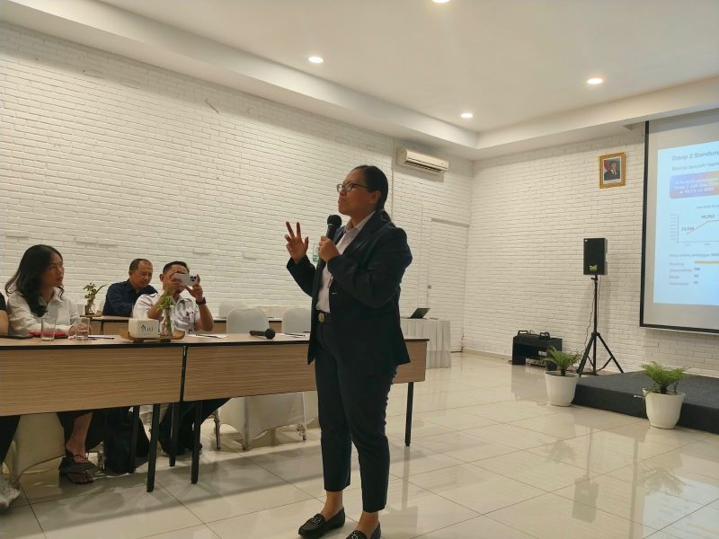 Anne Purba menyebutkan, dari 295 pintu perlintasan, 154 tidak terjaga, dan 141 yang terjaga. PJ/Mal