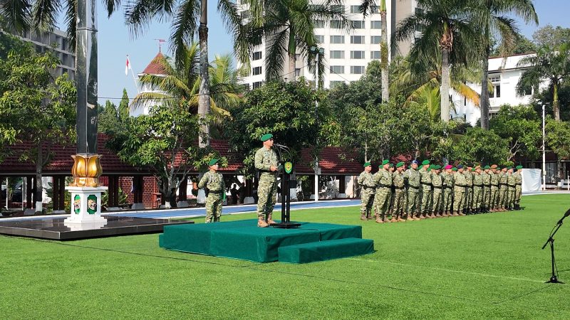 Pangdam III/Slw saat upacara penyambutan personel purna tugas operasi Pamtas RI–Malaysia Yonarmed 4/Parahyangan Tahun Anggaran 2026. di Makodam III/Siliwangi, Jalan Aceh Nomor 69, Bandung, PJ/Dok