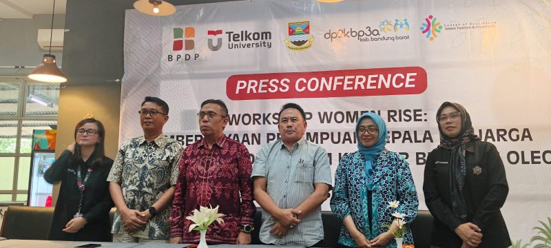Dari ki-ka : Sekti Raharjo S.TP., MM - UMKM Sekolah Tinggi Pariwisata Bogor,  M. Irfan Suryawardana,  Direktur Keuangan, Manajemen Risiko dan Umum BPDP,  Akhmad Panji Hernawan, Kepala DP2KBP3A KBB, 
Dr. Dian Indayati, S.H., S.E., M.Si - Dekan  
Research Institute Intelligent Business Sustainable Economy dan  Dr. Ersy Ervina, S.Sos., M.Par., CHE - Ketua Center of Excellence Smart
Tourism and Hospitality. PJ/Mal