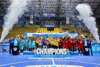 Para pemenang piala by.U Bandung Series berpose bersama. PJ/Dok