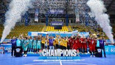 Para pemenang piala by.U Bandung Series berpose bersama. PJ/Dok