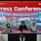 Rektor Telkom University Prof. Dr. Suyanto, S.T., M.Sc saat memberikan keterangan terkait kasus perundungan di Telkom university, Minggu (11/10). PJ/Mal