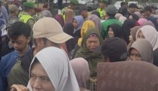 Kodam III/Slw bersama MJS dan Artha Graha Peduli membagikan ribuan paket sembako untuk masyarakat Cianjur. PJ/Dok