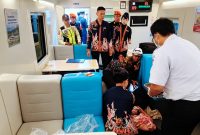 Seorang wanita bernama Novianti melahirkan di KA Sangkuriang dengan selamat. PJ/Dok