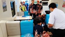Seorang wanita bernama Novianti melahirkan di KA Sangkuriang dengan selamat. PJ/Dok