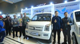 Manajemen PT Sokonindo Automobile melalui DFSK memperkenalkan emblem baru khusus lini kendaraan komersial di Periklindo Electric Vehicle Show (PEVS) 2026.PJ/Dok